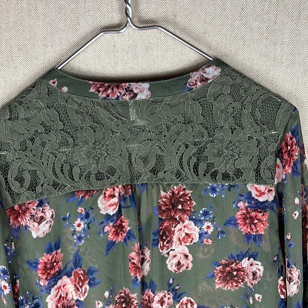 Torrid > Green Floral Sheer Lace Trim Blouse 00 - Picture 7 of 9